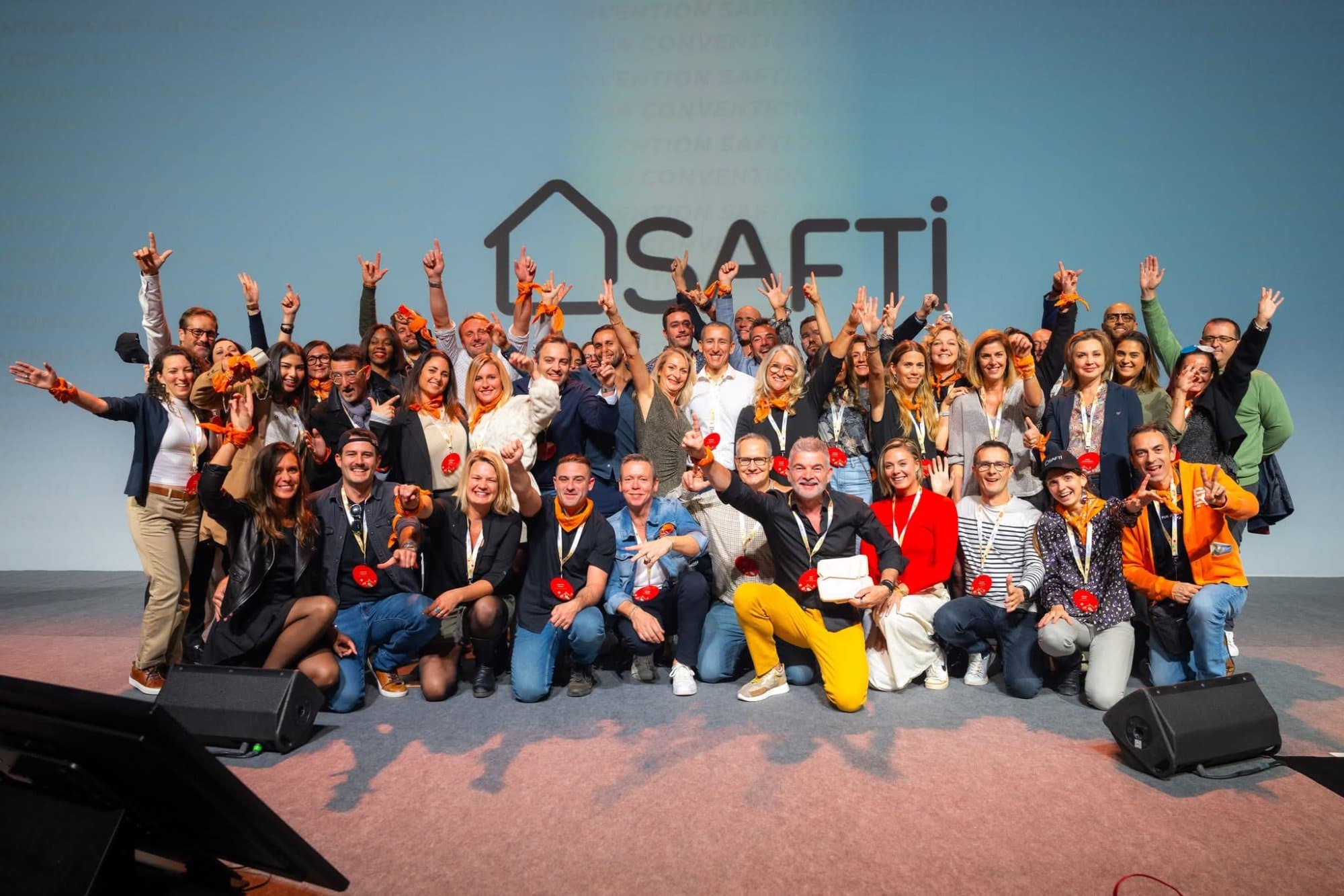 Les conseillers Synergie Team sur scène à la convention SAFTI